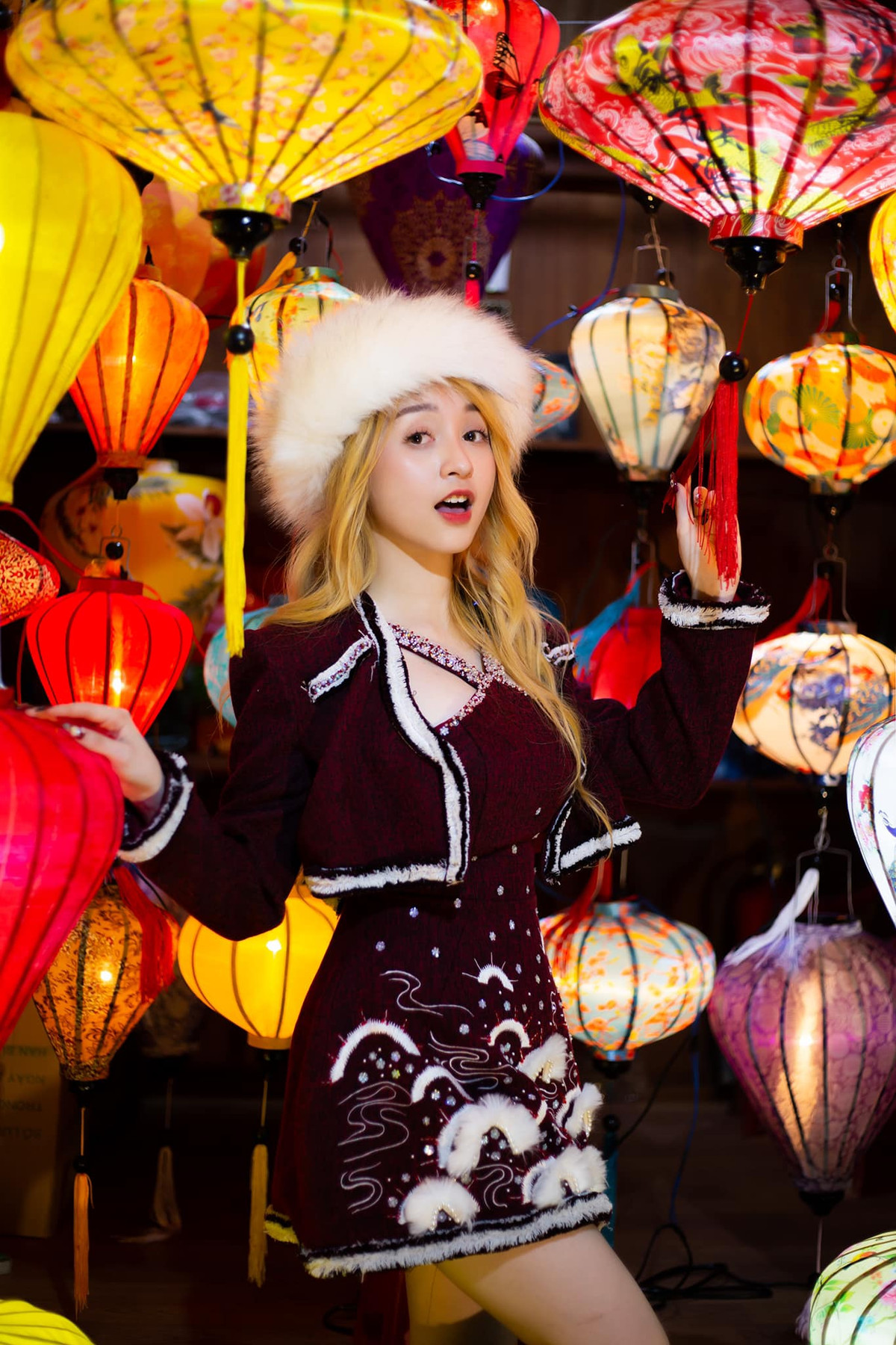 Cũng giống như nhiều hot girl khác, mới đây Stella cũng bị "team qua đường" bắt trọn khoảnh khắc ở ngoài đời thực gây chú ý.