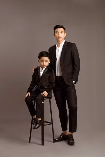 Được biết ở tuổi 23, chân sút sinh năm 1999 đang sở hữu thương hiệu thời trang riêng, có bước đầu kinh doanh khá thành công.