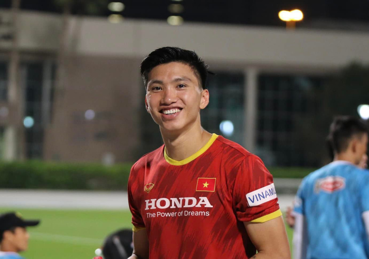 Nhờ tên tuổi của mình, cầu thủ Đoàn Văn Hậu được nhiều nhãn hàng chọn làm gương mặt đại diện; đồng thời được mời góp mặt tại không ít sự kiện nổi tiếng.