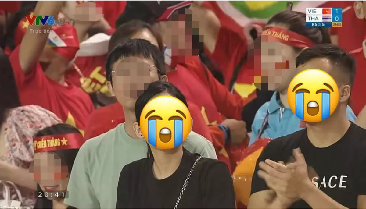 Ngoài chiến thắng của đội tuyển U23 Việt Nam tại SEA Games 31, mới đây cư dân mạng còn đặc biệt quan tâm đến một cặp đôi hòa vào hàng vạn khán giả trên sân Mỹ Đình, cổ vũ tối qua.