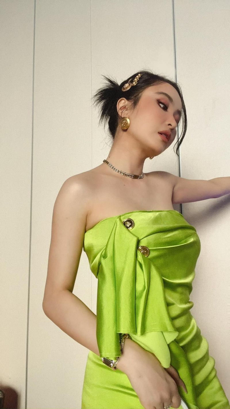 Nhiều người nhận xét nhan sắc xinh đẹp, tươi trẻ của bà xã Minh Nhựa thậm chí còn vượt xa các hot girl trẻ tuổi hiện nay. Ảnh: FBNV