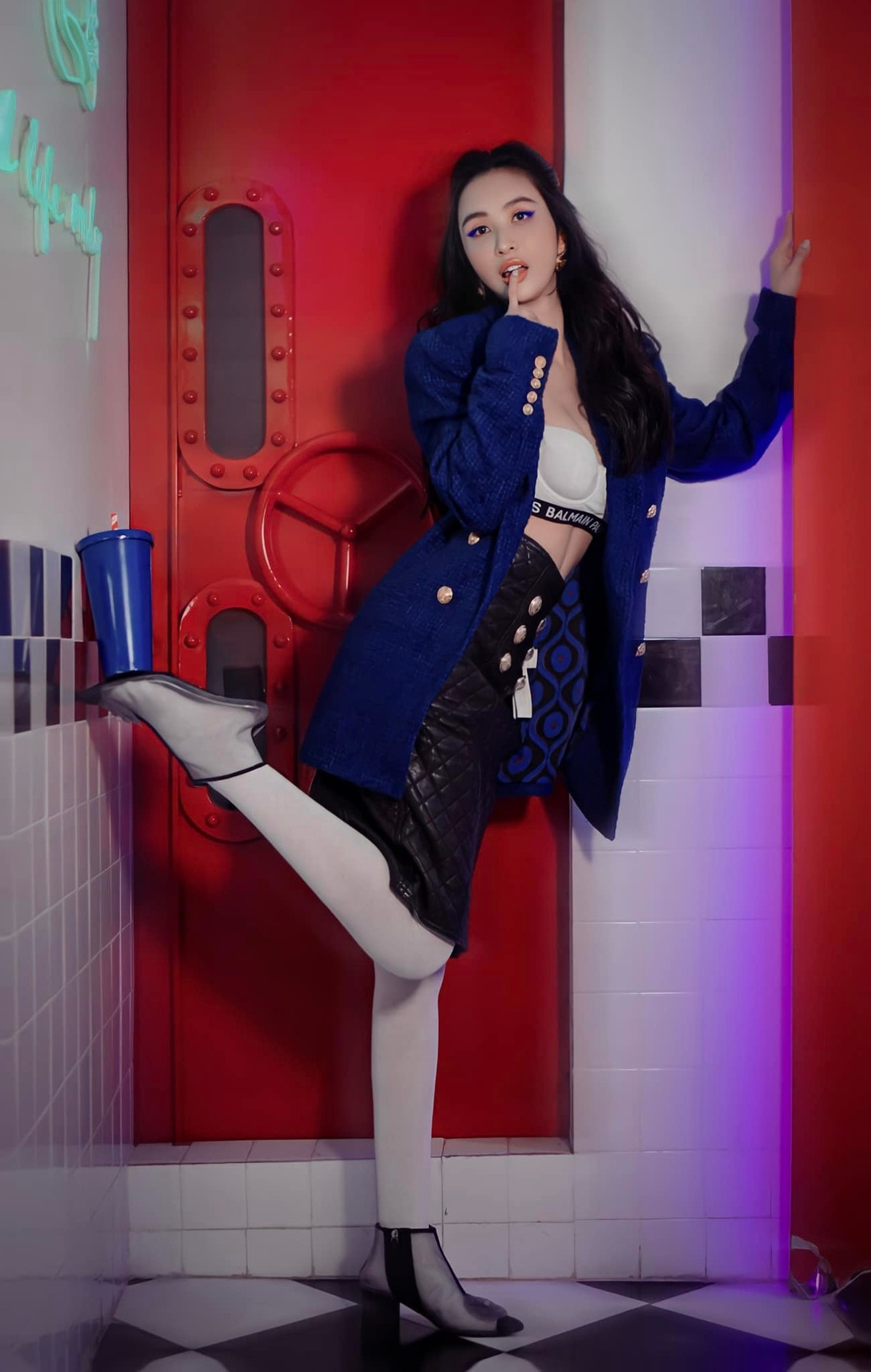 Nhan sắc nuột nà của bà xã đại gia Minh Nhựa nhanh chóng nhận được cơn mưa lời khen của cư dân mạng.