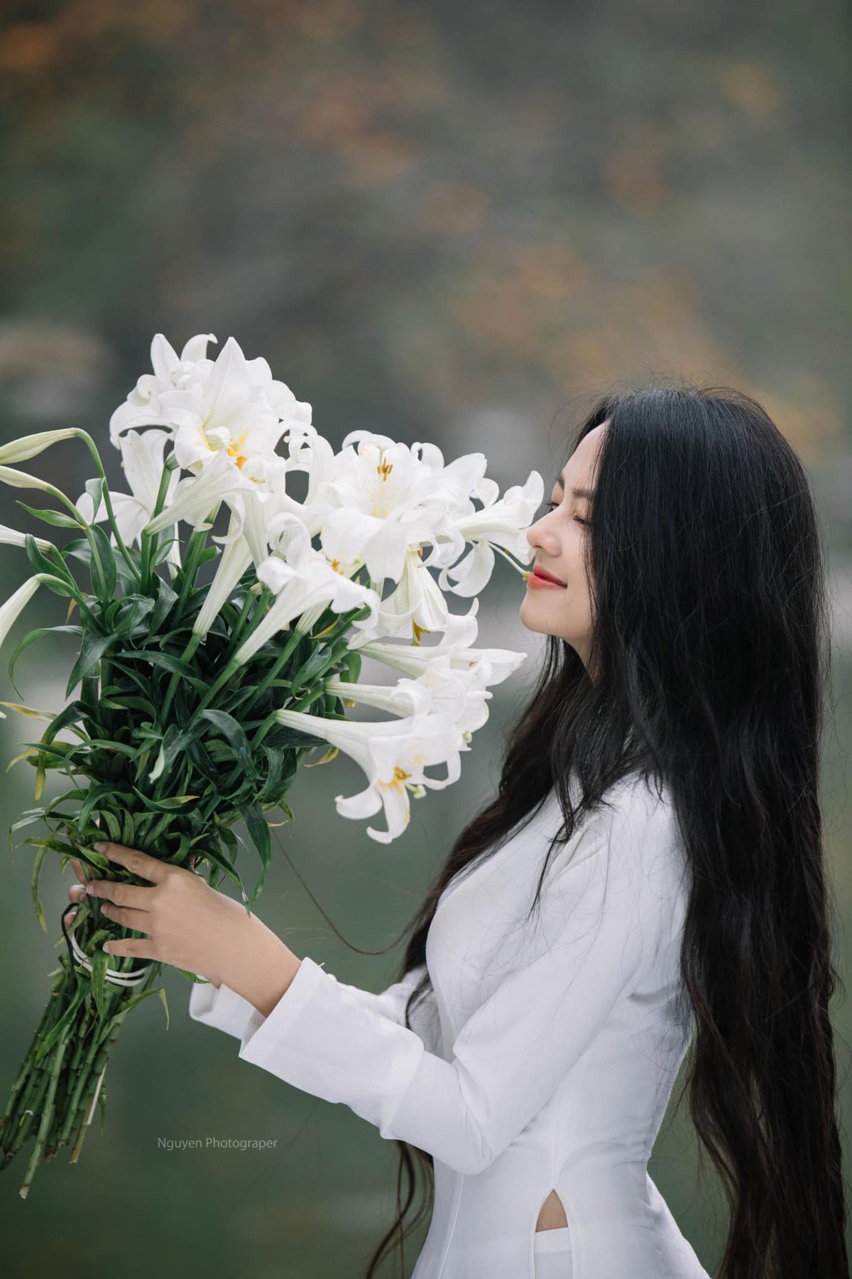 Được biết, bộ ảnh này được cô nàng chụp trong một lần đi công tác ngoài Hà Nội vào đúng mùa hoa loa kèn.