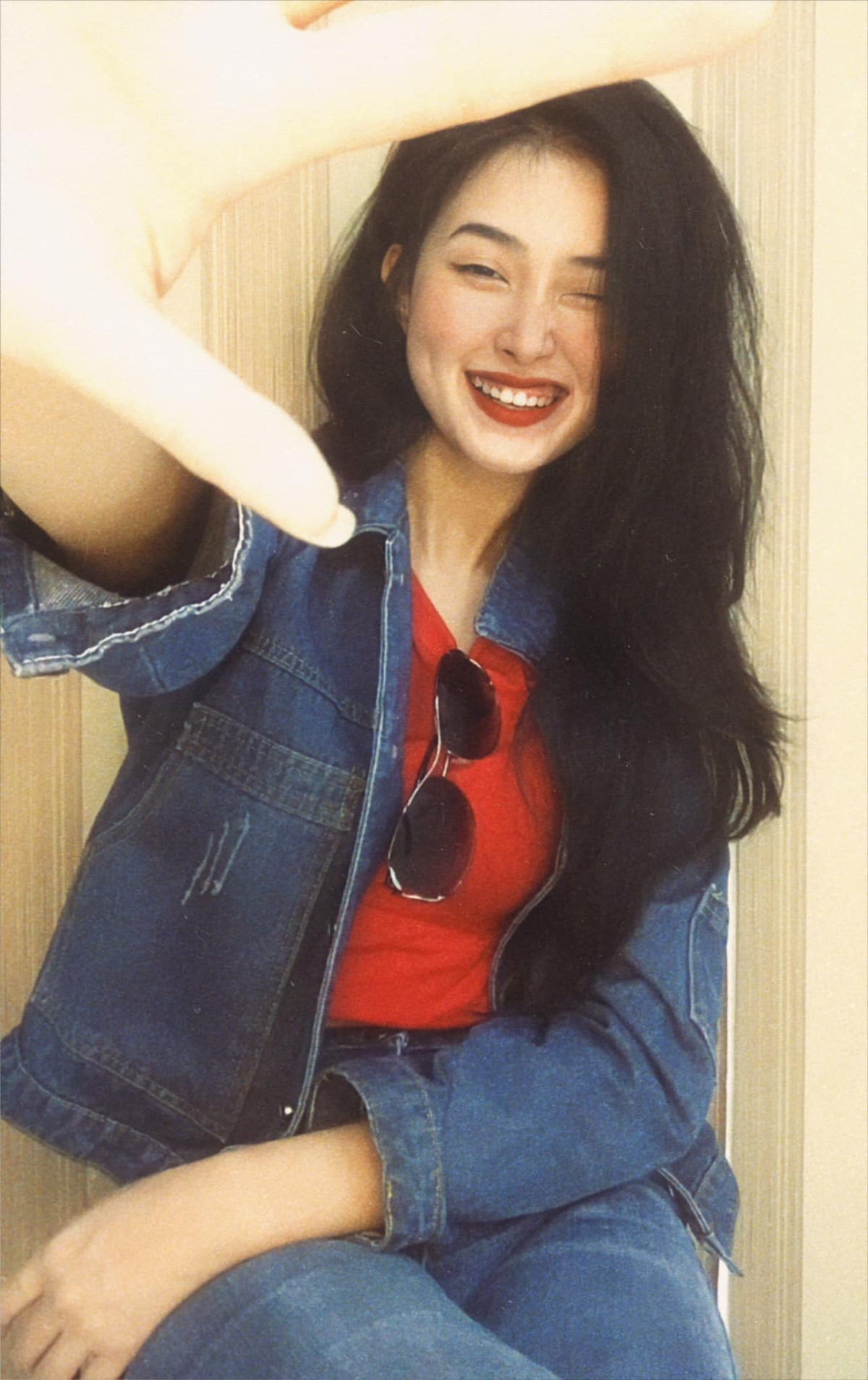 Từ những bộ đồ cũ vẫn còn bận được của mẹ, cô cũng muốn tái hiện lại hình ảnh ba mẹ ngày xưa để mọi người cảm nhận và thêm yêu nét đẹp của thời ấy.