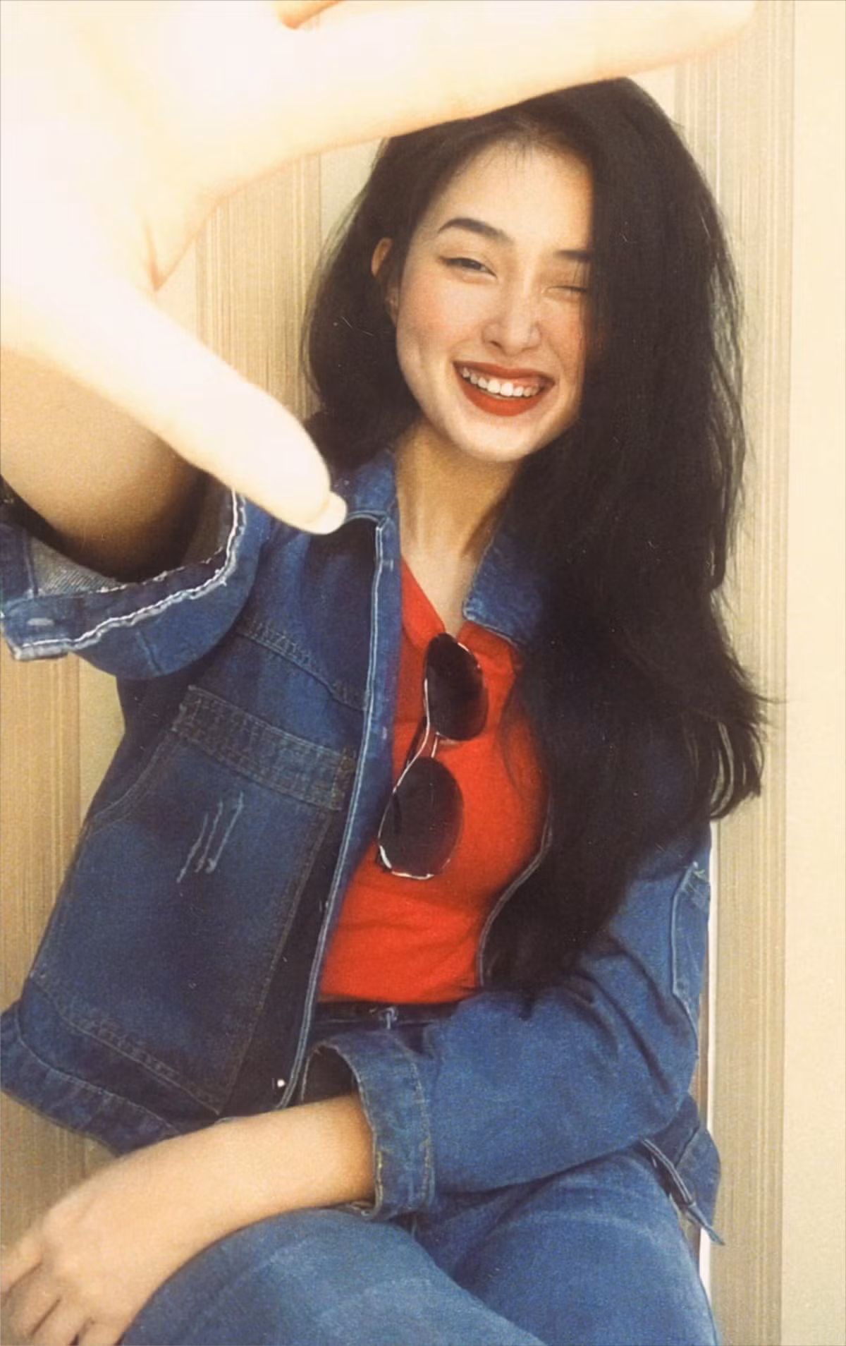 Từ những bộ đồ cũ vẫn còn bận được của mẹ, cô cũng muốn tái hiện lại hình ảnh ba mẹ ngày xưa để mọi người cảm nhận và thêm yêu nét đẹp của thời ấy.