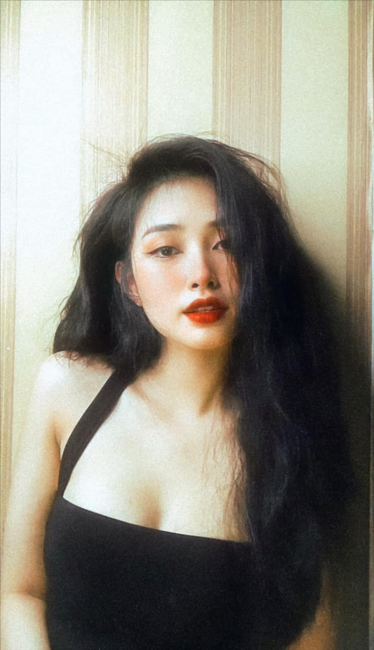 Hình ảnh đậm chất Hong Kong của cô nàng thường xuất hiện trên các diễn đàn mạng như một ví dụ cho style thập niên 80, 90.