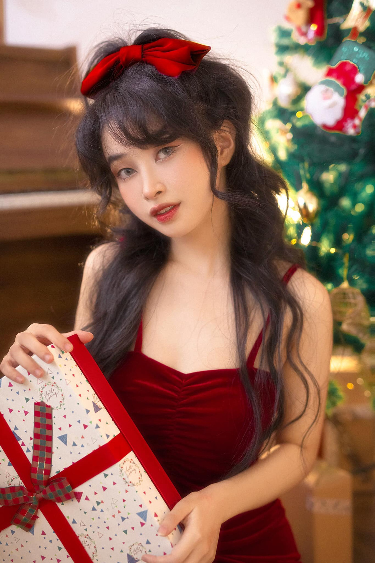 Nói về lý do chọn đi theo concept này, gái xinh Đại học Nông Lâm chia sẻ rằng, vì yêu nên mong muốn đem những những nét hoài cổ, mộc mạc của thập niên 80, 90 đến mọi người.