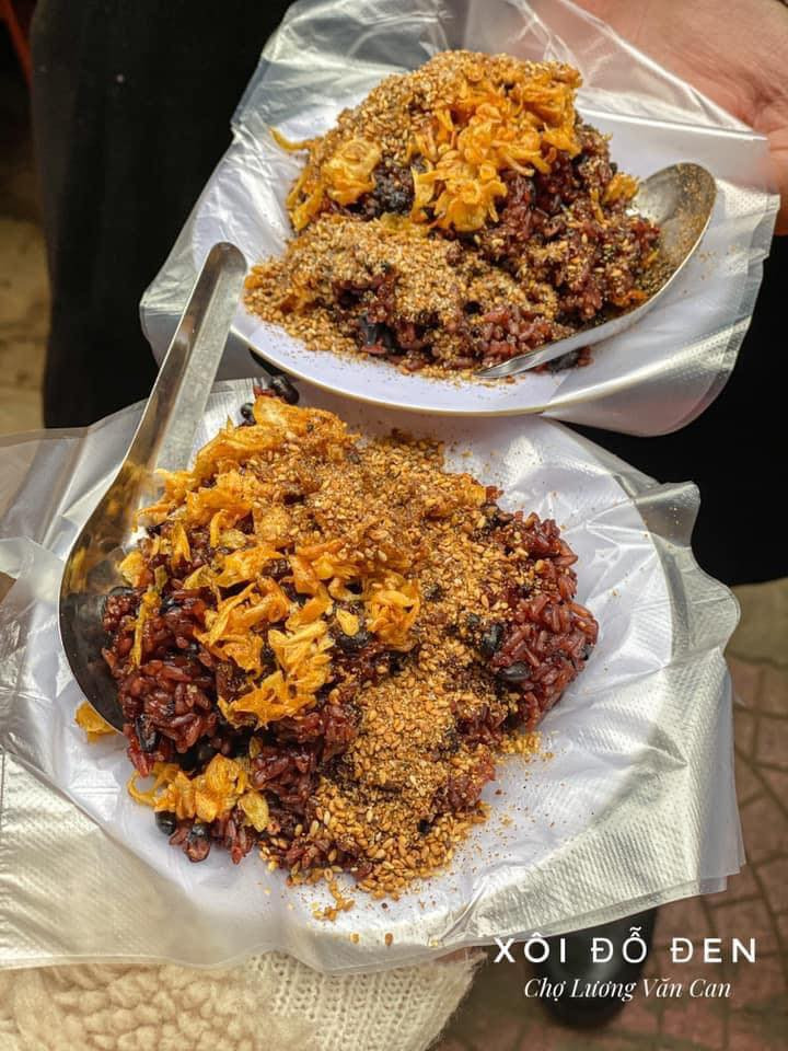 Xôi đỗ đen chợ Lương Văn Can cũng là món ăn được du khách lựa chọn khi đến vùng đất cảng.