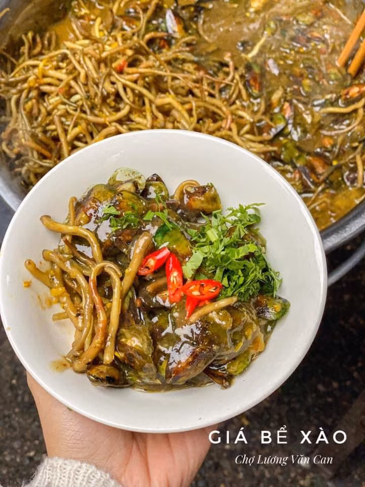 Giá bể xào chợ Lương Văn Can cũng là món ăn nên thử khi đến trải nghiệm food tour Hải Phòng.