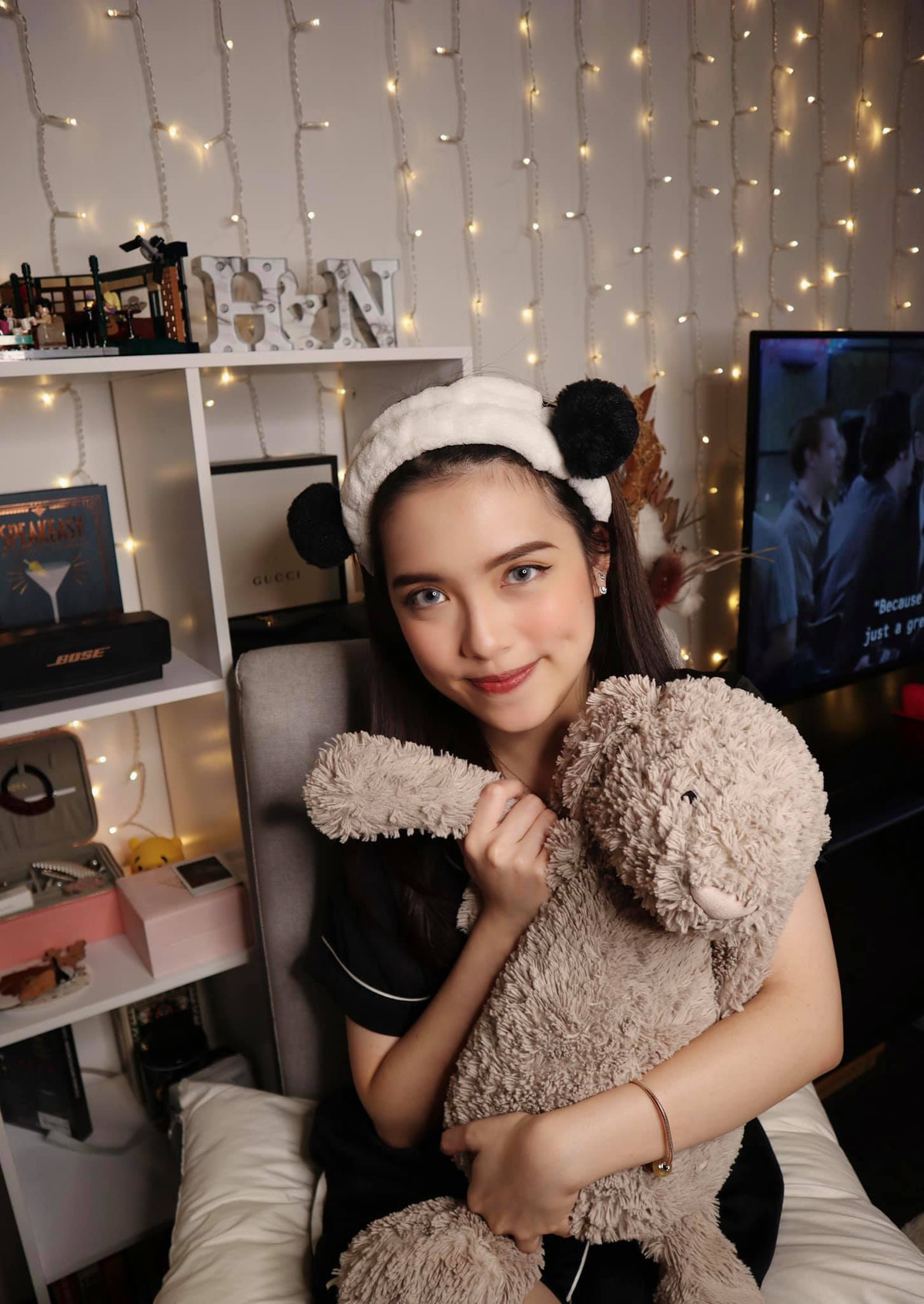 Trong thời gian là du học sinh tại Hà Lan, Mẫn Nhi tích cực tham gia nhiều hoạt động. 10X từng là quán quân cuộc thi Sáng tạo nội dung Vietnam Creators Bootcamp mùa 1; Organizer cho TEDx Rotterdam, cộng tác viên cho TEDxSydney,...