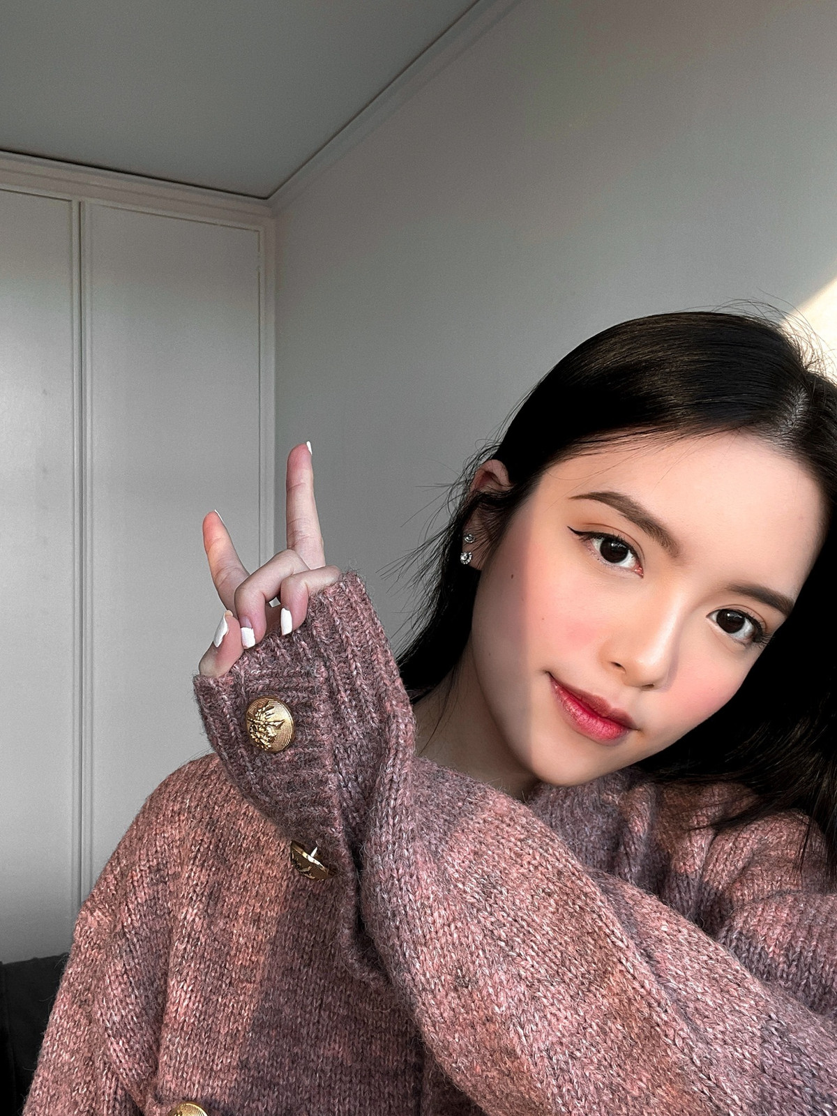 Những vlog của cô bạn chỉ đơn giản là ghi lại cuộc sống thường ngày của du học sinh, chia sẻ vấn đề được giới trẻ quan tâm hay tâm sự chuyên làm đẹp.