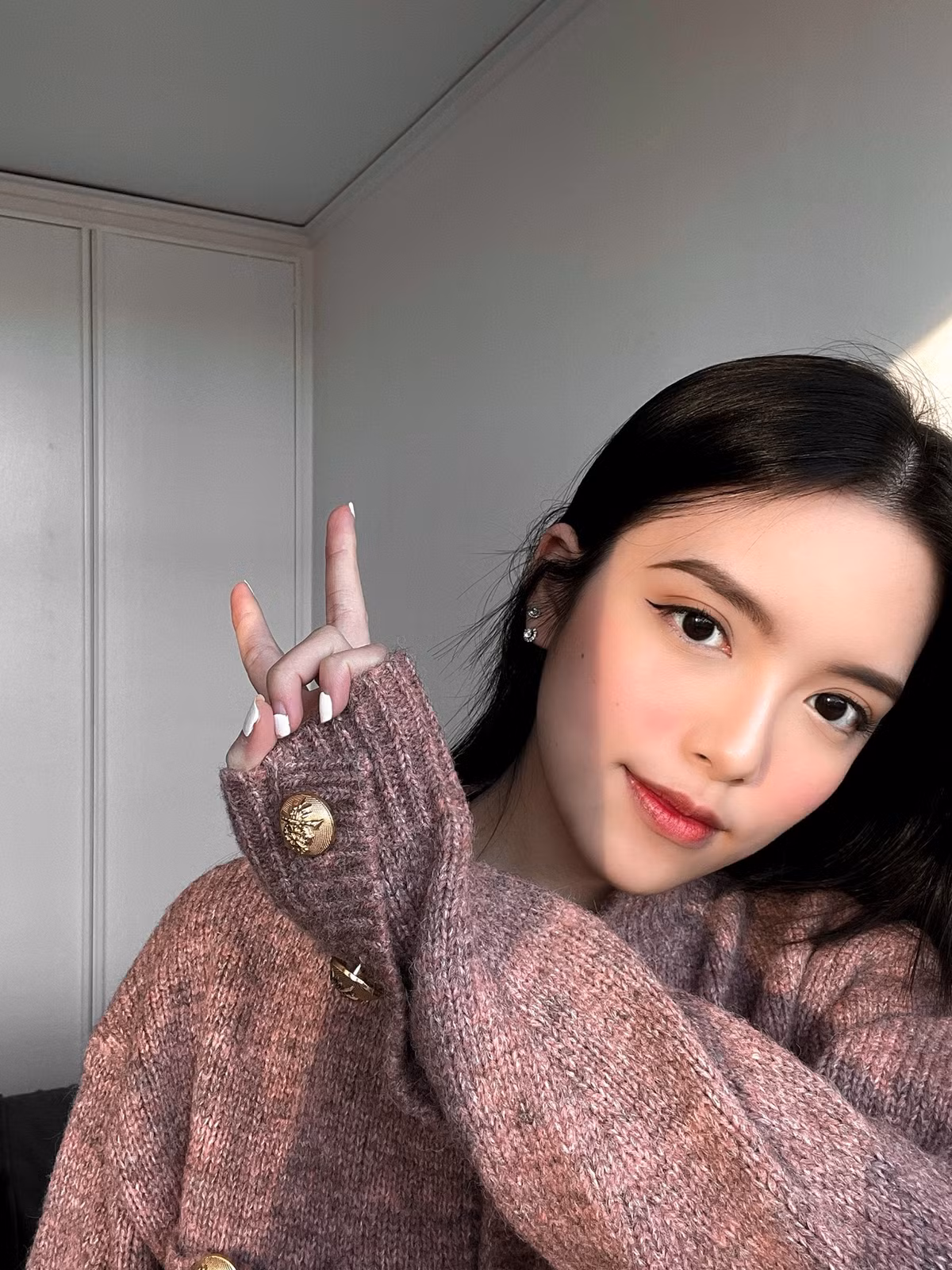 Những vlog của cô bạn chỉ đơn giản là ghi lại cuộc sống thường ngày của du học sinh, chia sẻ vấn đề được giới trẻ quan tâm hay tâm sự chuyên làm đẹp.