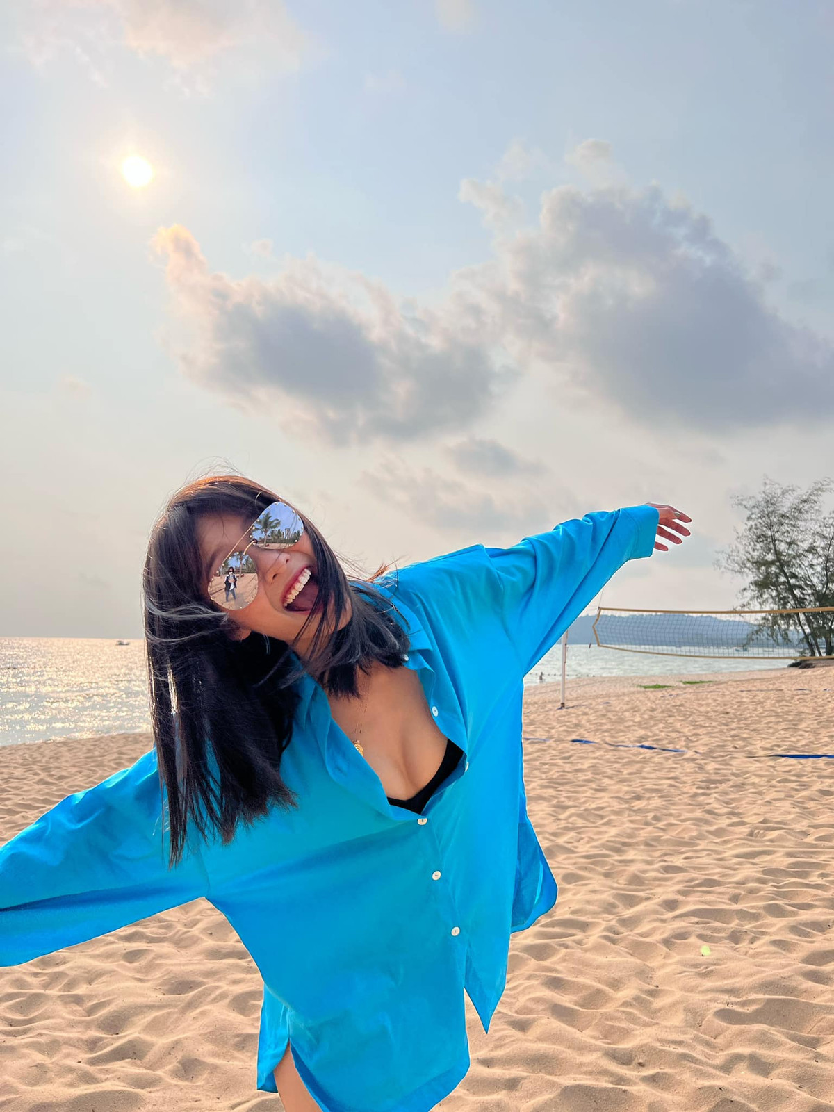 Với thân hình "mình dây" không mỡ thừa cùng vòng 1 khiêm tốn, cô nàng thoải mái diện trang phục gợi cảm trong những chuyến du lịch.