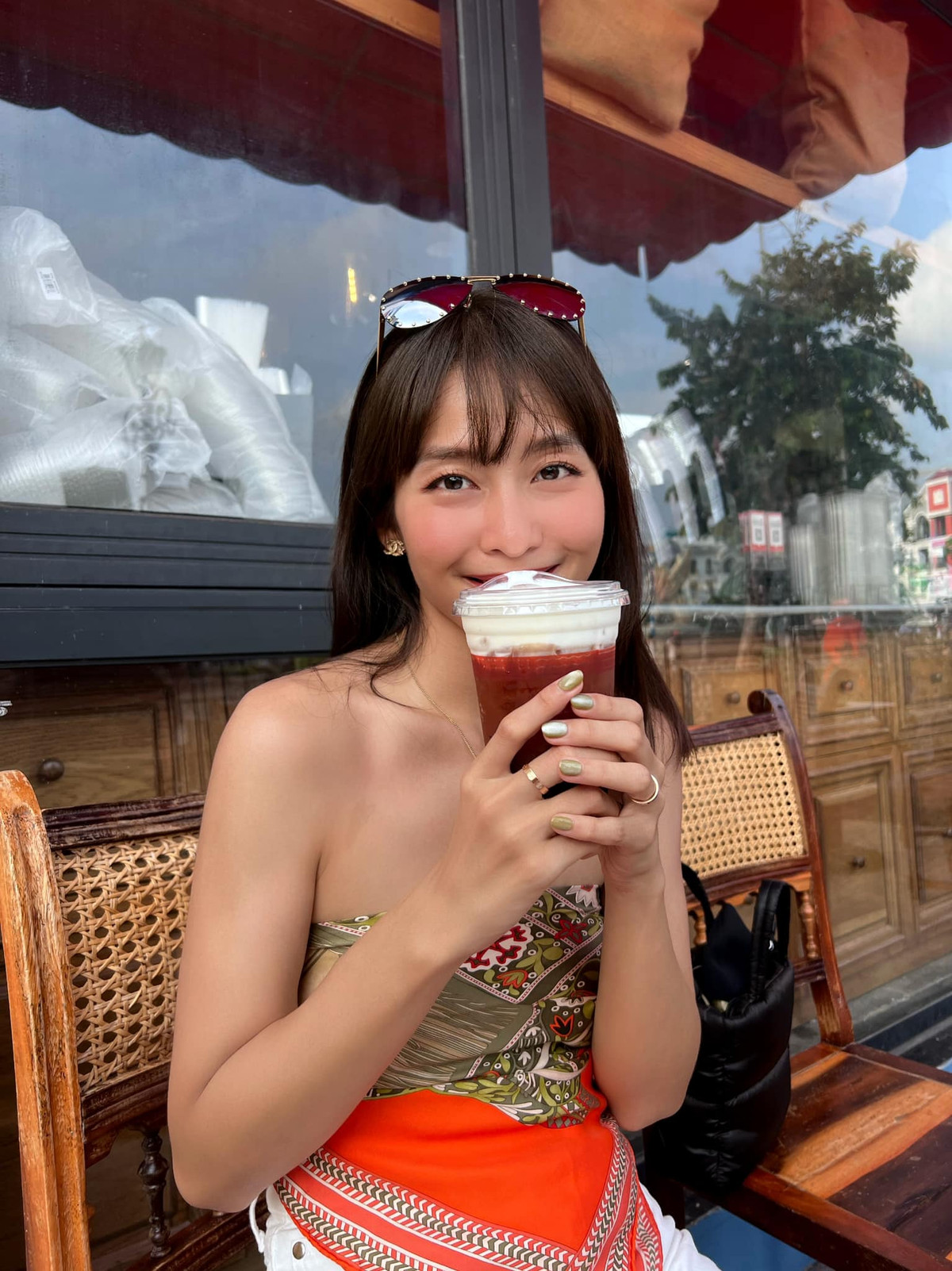 Thời gian gần đây, cựu hot girl 9X thử sức ở nhiều lĩnh vực mới như diễn xuất, MC và lấn sân làm ca sĩ.