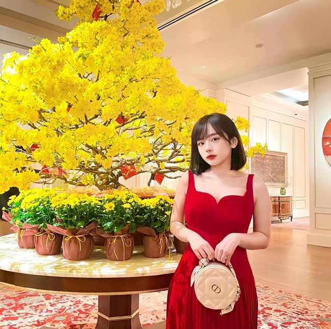 Nổi tiếng nhưng đôi khi cũng mang đến khá nhiều phiền toái cho Thiên Di, cô tâm sự: "Khi được mọi người chú ý em rất vui. Tuy nhiên cũng có rất nhiều nhận xét tiêu cực. Thật ra bản thân em không hề tự ti. Em rất hài lòng về cơ thể của mình".