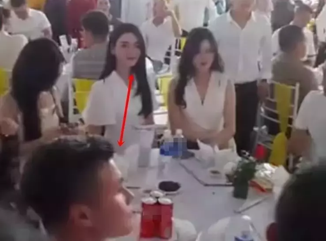 Thời gian qua, cặp đôi thường xuyên xuất hiện cùng trong nhiều đám cưới của các cầu thủ.