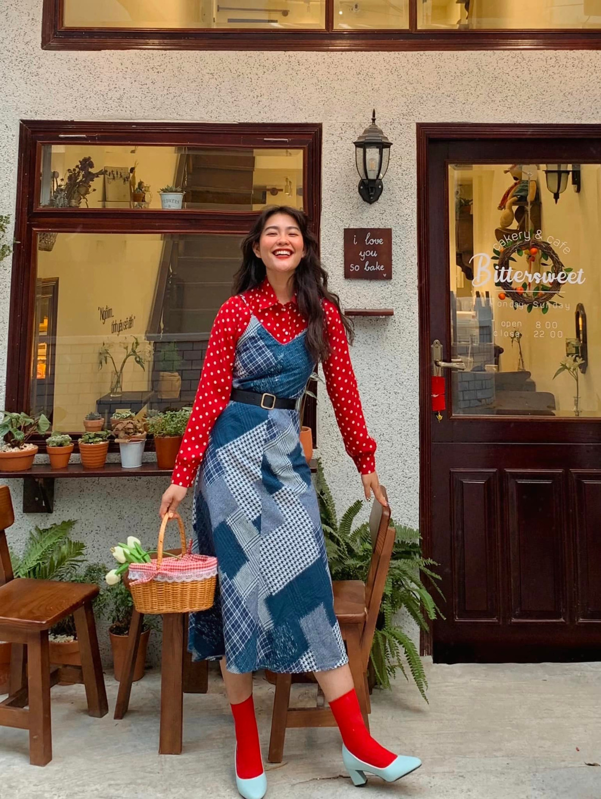 Để có một tủ đồ đúng chuẩn mỹ nhân đời đầu, Bách Liên đã săn lùng đủ những shop đồ 2hand để tìm kiếm những bộ đồ hợp phong cách nhất.