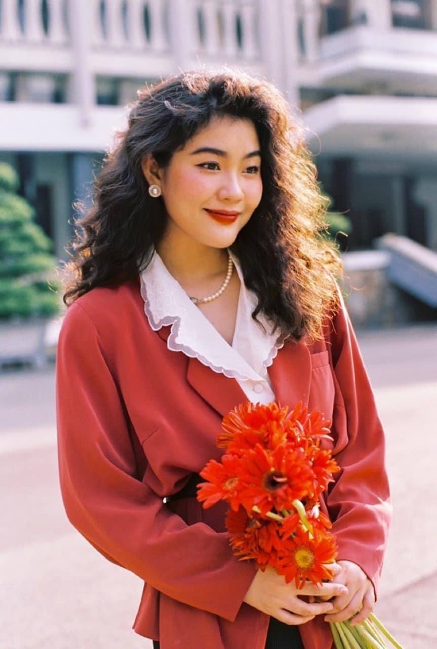 Bắt đầu từ năm 2020, nàng hot girl 9x đã gây được chú ý từ những bộ ảnh đậm màu thương nhớ, mang hình bóng của các nàng thơ trong cuốn phim của đạo diễn Vương Gia Vệ.