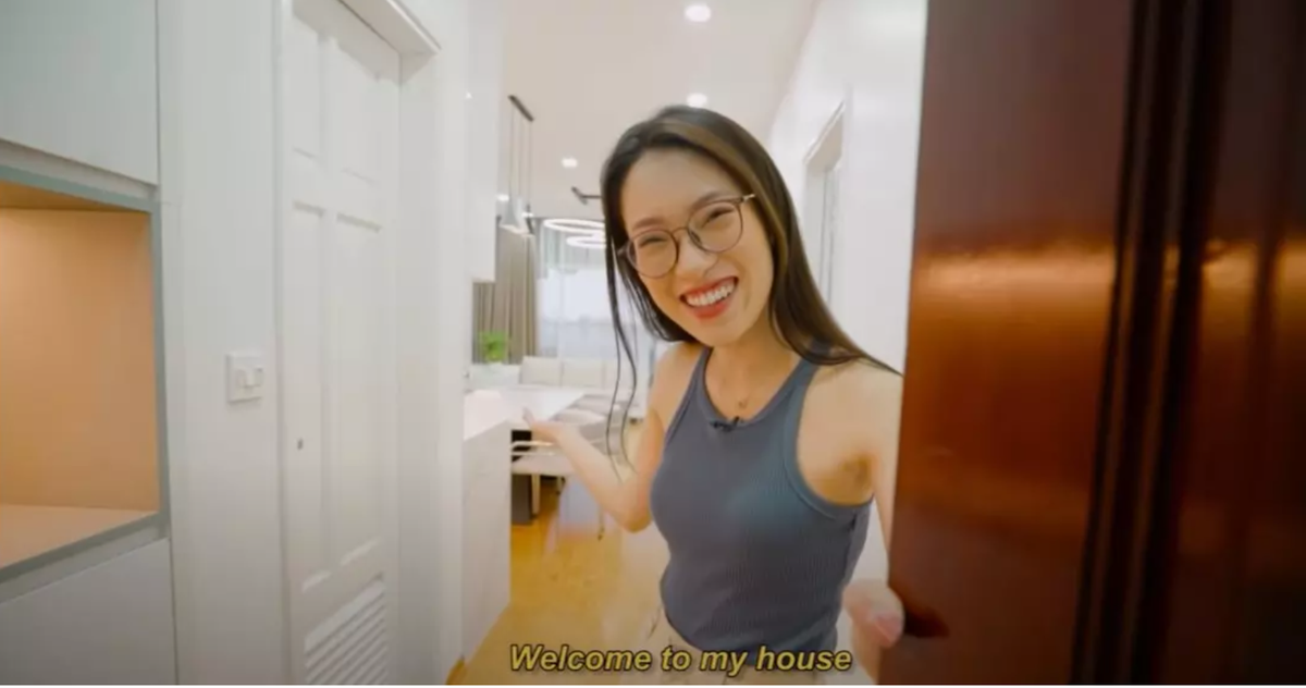 Điểm nổi bật của căn hộ nhà Khánh Vy là phong cách tối giản. Cô nàng sử dụng rất ít đồ trang trí, ngay cả những thiết bị gia dụng cũng được tối ưu hóa hết mức có thể.