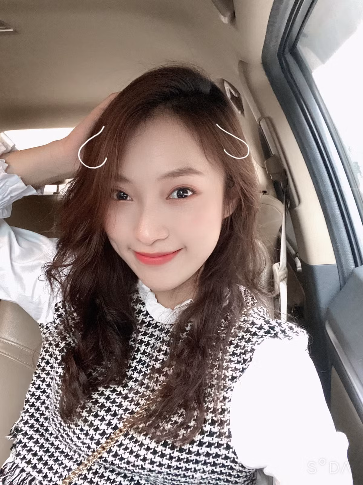 Sau thời gian miệt mài làm việc, Khánh Vy mới đây đã tự thưởng cho mình một căn hộ rộng rãi, khang trang làm cư dân mạng ghen tị.