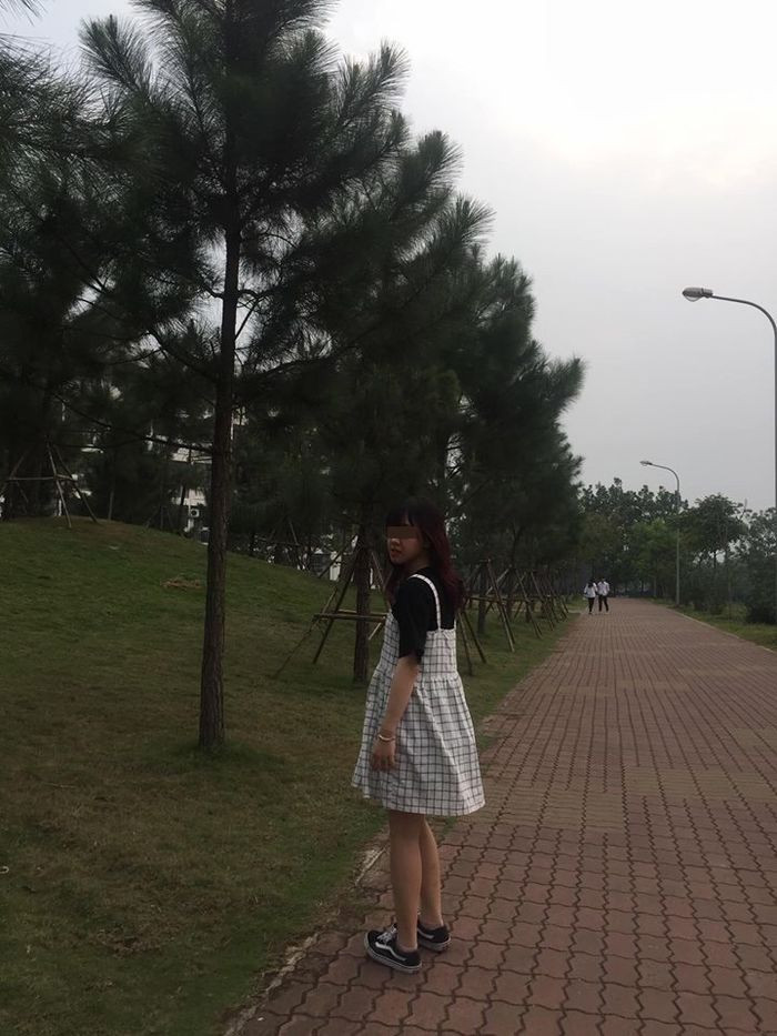 Thoáng nhìn thì cũng ổn nhưng không, tối thui, xiên xẹo, lệch hẳn khỏi bố cục tấm hình.