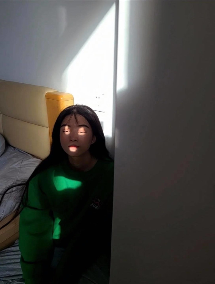 Nhờ bạn trai chụp cho bức ảnh nghệ thuật và cái kết chẳng nhận ra bản thân mình.