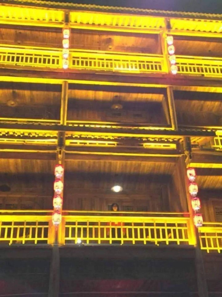 Khi sở hữu 1 anh người yêu chụp hình “hỏng không trượt tấm nào” thì bạn sẽ bị rơi trong 1 loạt cảm xúc vô cùng khó tả.