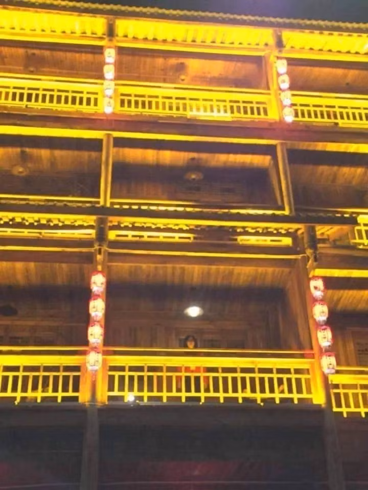 Khi sở hữu 1 anh người yêu chụp hình “hỏng không trượt tấm nào” thì bạn sẽ bị rơi trong 1 loạt cảm xúc vô cùng khó tả.