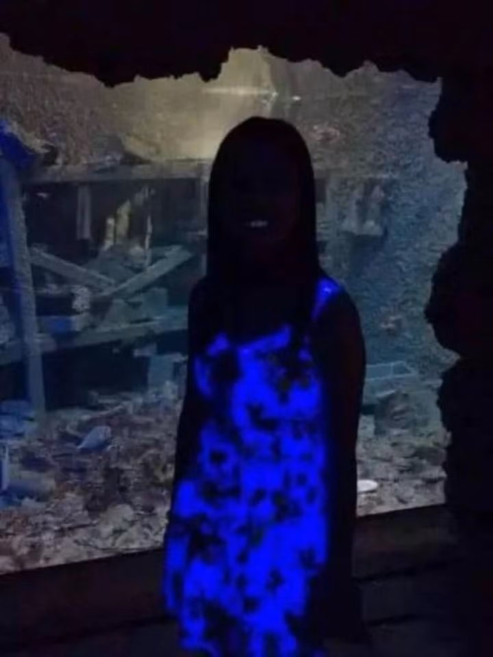 Chẳng hiểu là do trình độ chụp ảnh của anh chàng có vấn đề, hay vì lý do gì mà bức ảnh làm người ta liên tưởng đến bộ phim kinh dị nào đó.