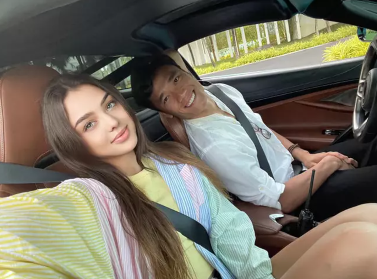 Theo dõi Bùi Tiến Dũng hẳn nhiều người cũng biết, đến thời điểm hiện tại anh chỉ công khai hẹn hò duy nhất với cô gái này.