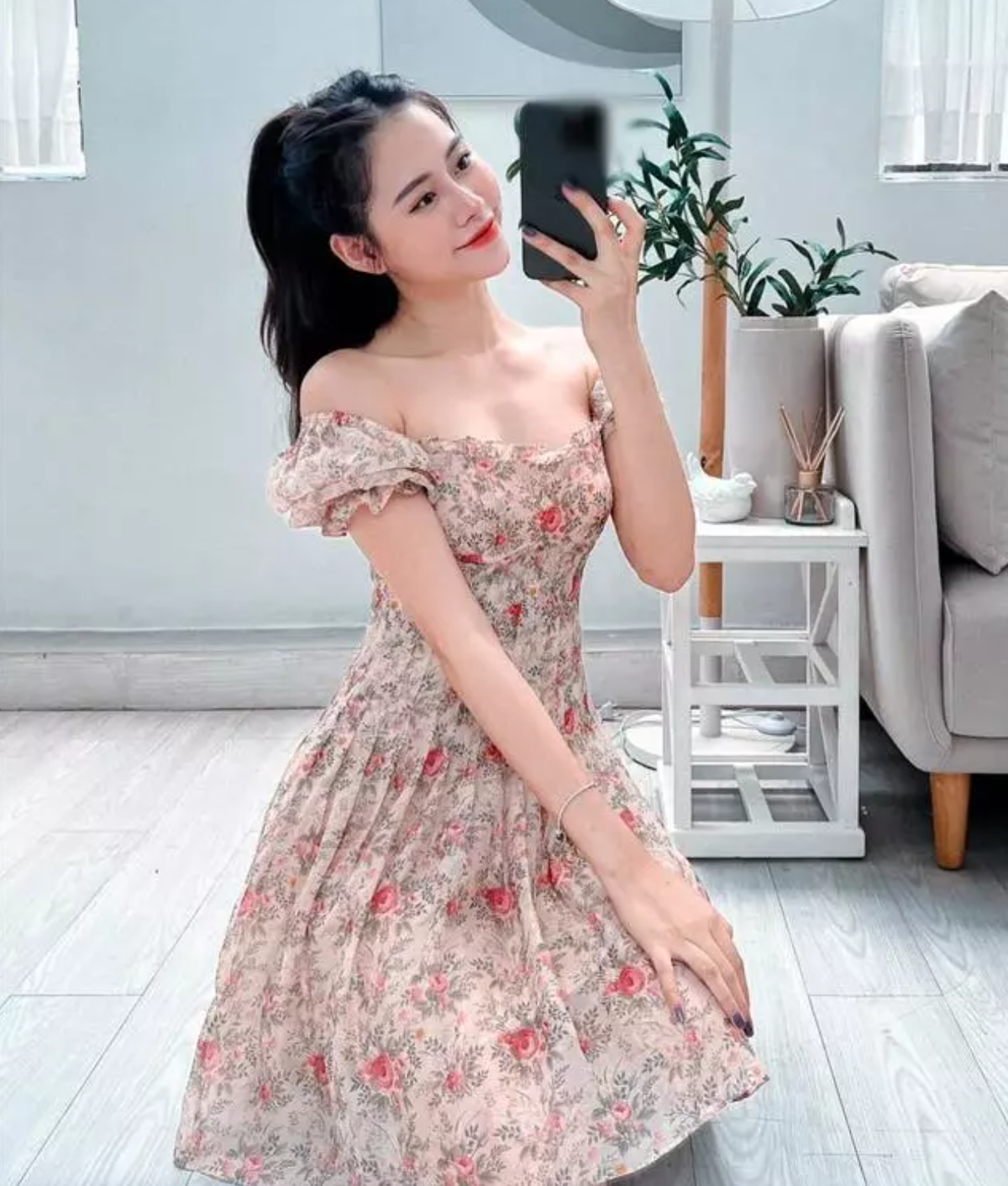 Màn so kè nhan sắc này được đánh giá bất phân thắng bại bởi mỗi người đều mang một vẻ đẹp riêng.