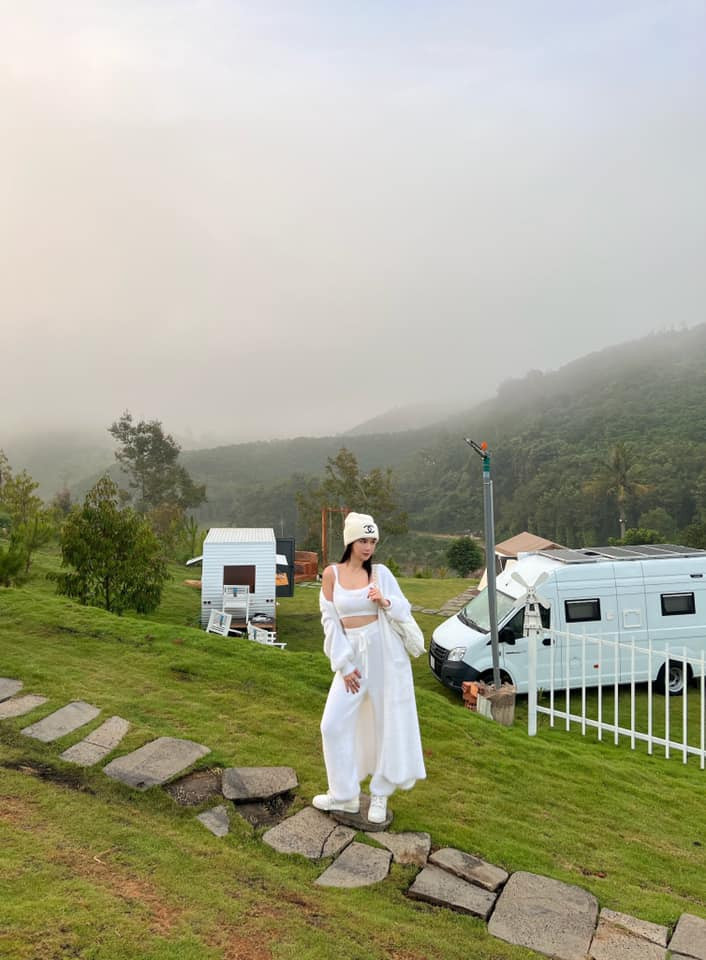 Trước những lời lẽ dị nghị, Gia Kỳ phân trần: "Dạ em biết lỗi của em rồi. Lúc xưa em còn trẻ trâu quá nên chưa phân biệt được ạ. Đây cũng là điều mà em hối hận nhất trong đời em ạ. Giờ em biết rồi nên không còn là fan gì nữa đâu.".