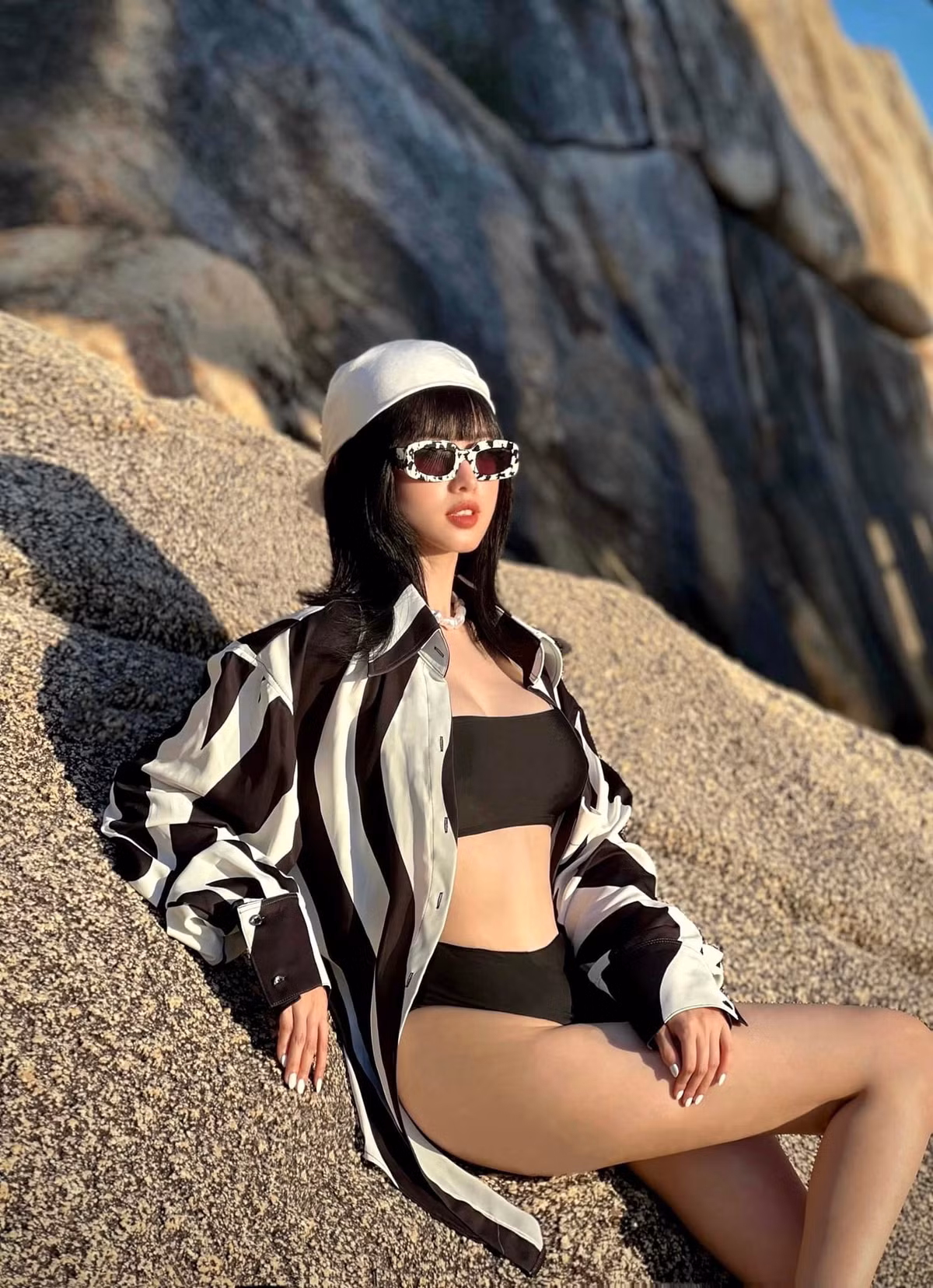 Từ khi không theo đuổi nghệ thuật, người đẹp chuyển hướng kinh doanh và ngày càng thuận lợi, phát đạt.