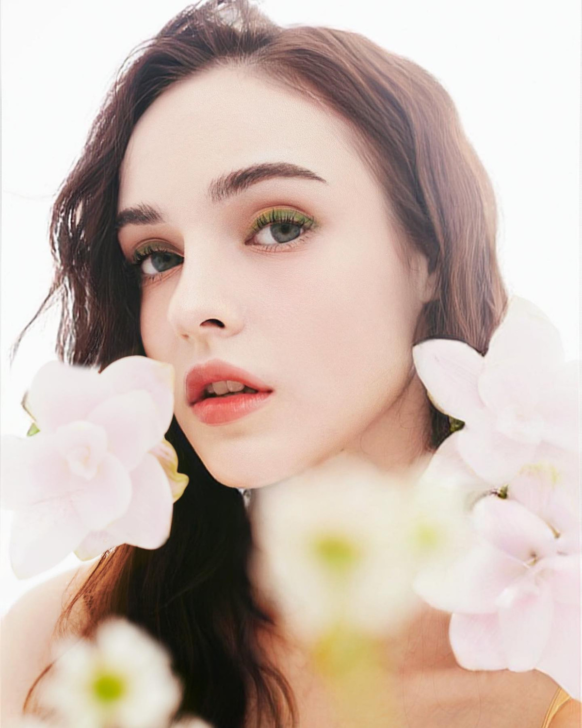 Không kém cạnh Dasha Taran, Sasha Song cũng sở hữu sắc vóc xinh đẹp như truyện cổ tích.