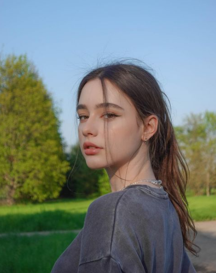 Nhan sắc như "búp bê sống" chính là lý do khiến Dasha Taran nổi tiếng như hiện tại.