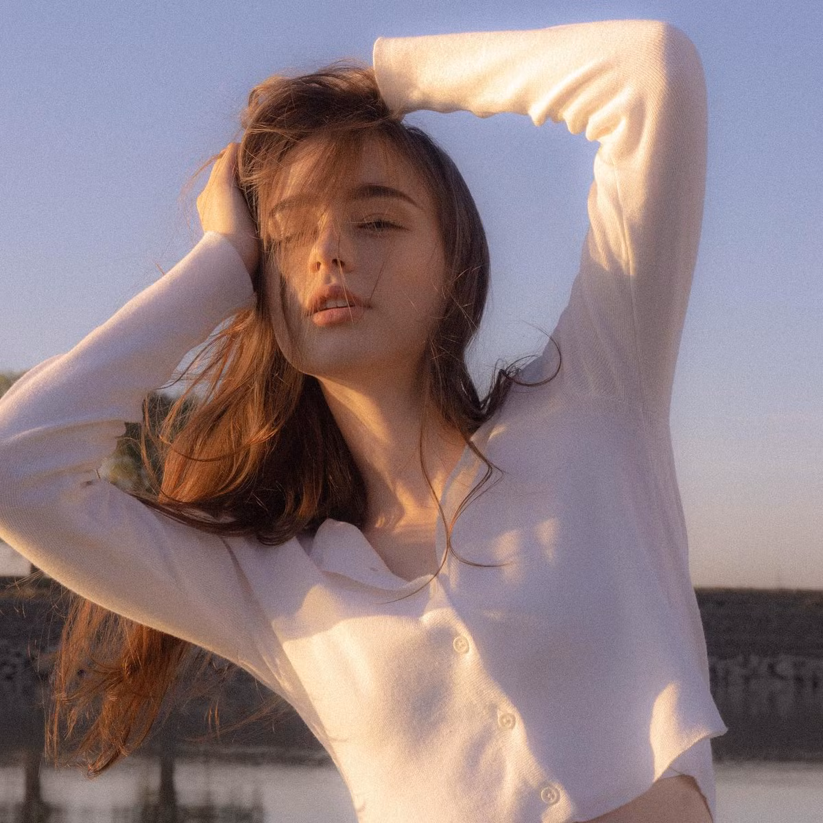 Được biết MXH Instagram là nơi giúp cô nổi tiếng như ngày hôm nay. Ngoài ra, cô cũng lập kênh YouTube riêng.