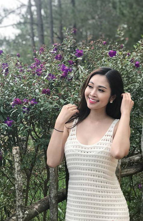 Dù đã ngoài 30 thế nhưng nữ MC xinh đẹp vẫn quá trẻ trung nhờ biết chọn các trang phục tôn dáng.