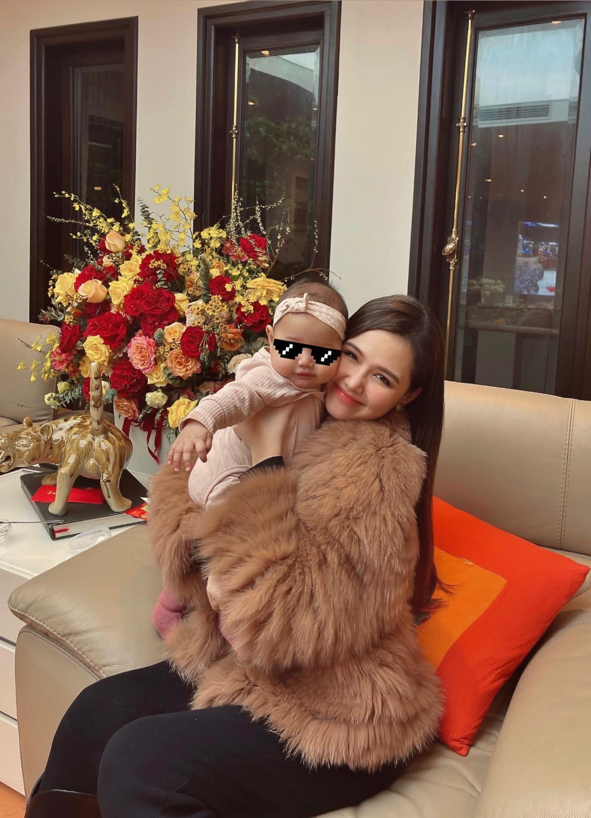 Từ khi lên xe hoa với ông xã đại gia, cựu hot girl Phanh Lee dường như rút lui khỏi showbiz Việt, tập trung chăm lo cho gia đình nhỏ.