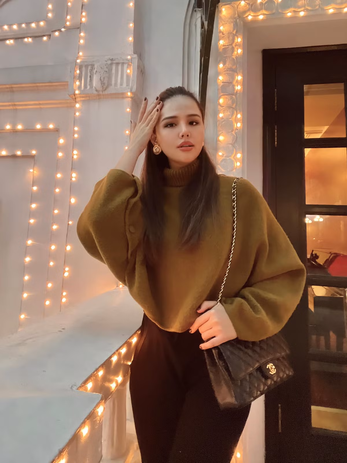 Tháng 5/2020, Phanh Lee lên xe hoa với doanh nhân Nguyễn Thành Nam – CEO của một tập đoàn khách sạn, khu phức hợp nghỉ dưỡng nổi tiếng tại Đà Nẵng.