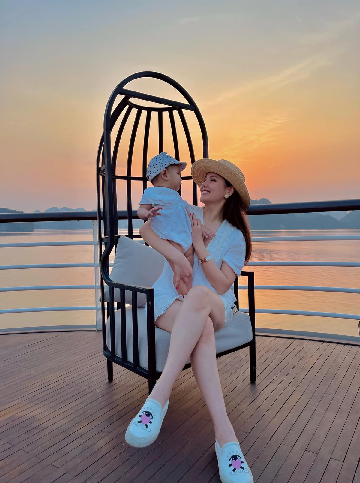 Từ sau khi lên xe hoa, Phanh Lee hạn chế xuất hiện và hoạt động trong showbiz Việt.