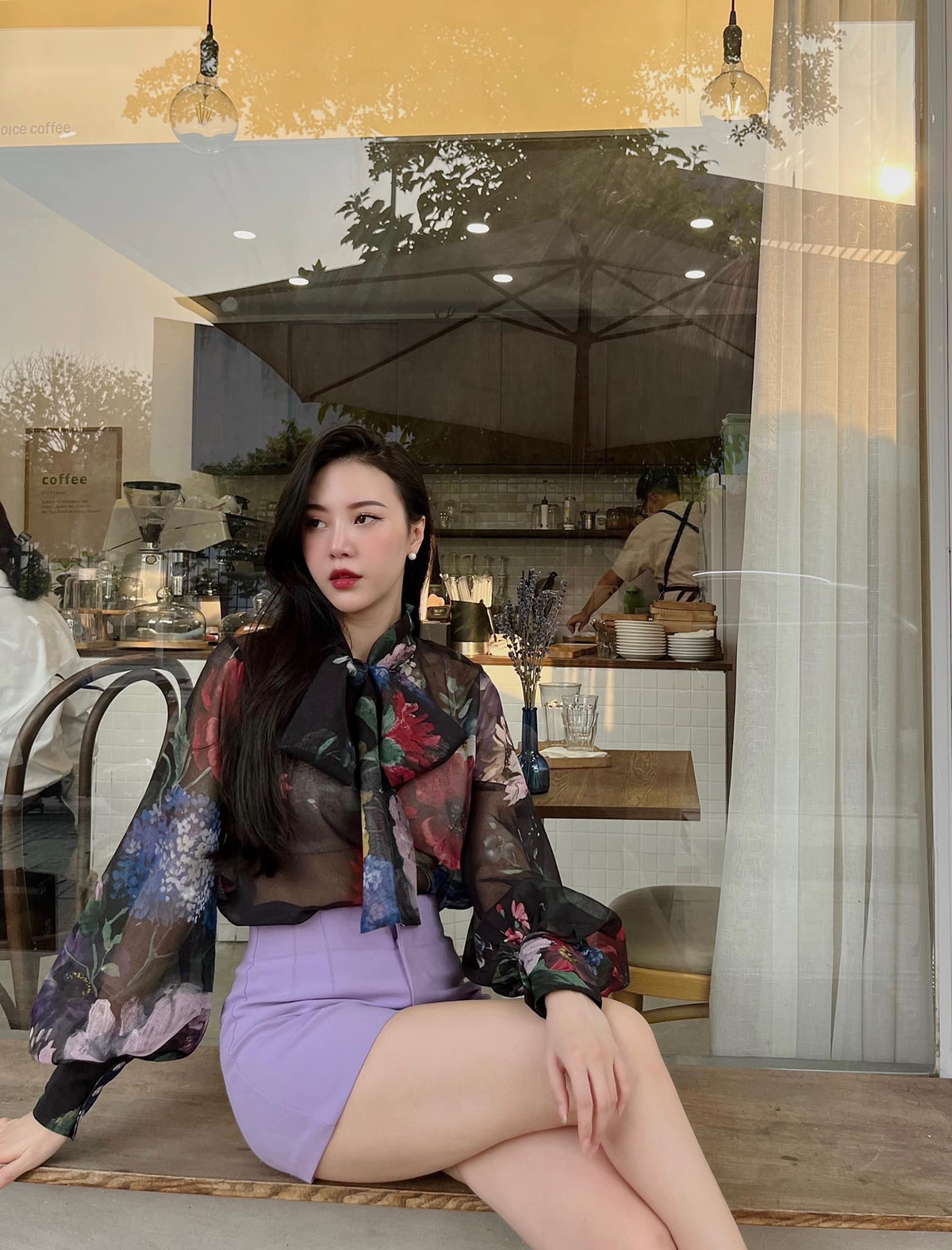 Rời xa chốn thị phi showbiz, "hoa khôi tiếp viên hàng không" ngày nào giờ tập trung chăm lo cho gia đình nhỏ.