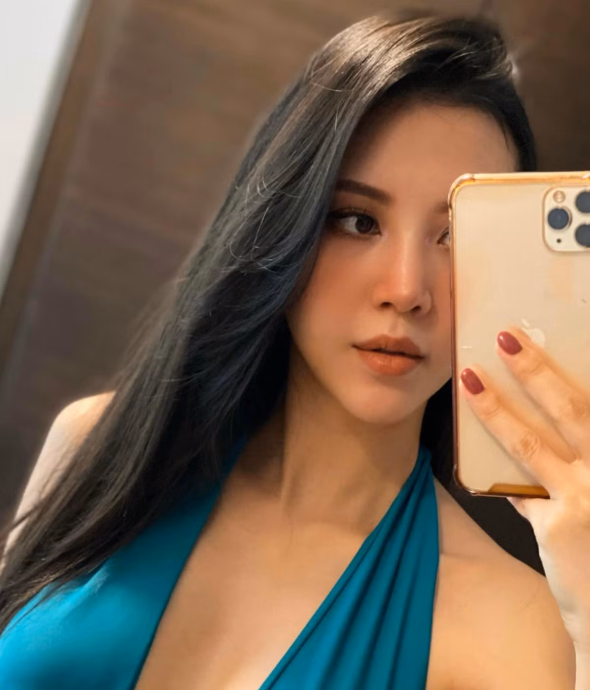 Vũ Ngọc Châm là cựu tiếp viên hàng không Vietnam Airlines, cô nàng từng nổi đình đám trên MXH một thời nhờ sở hữu sắc vóc xinh đẹp.