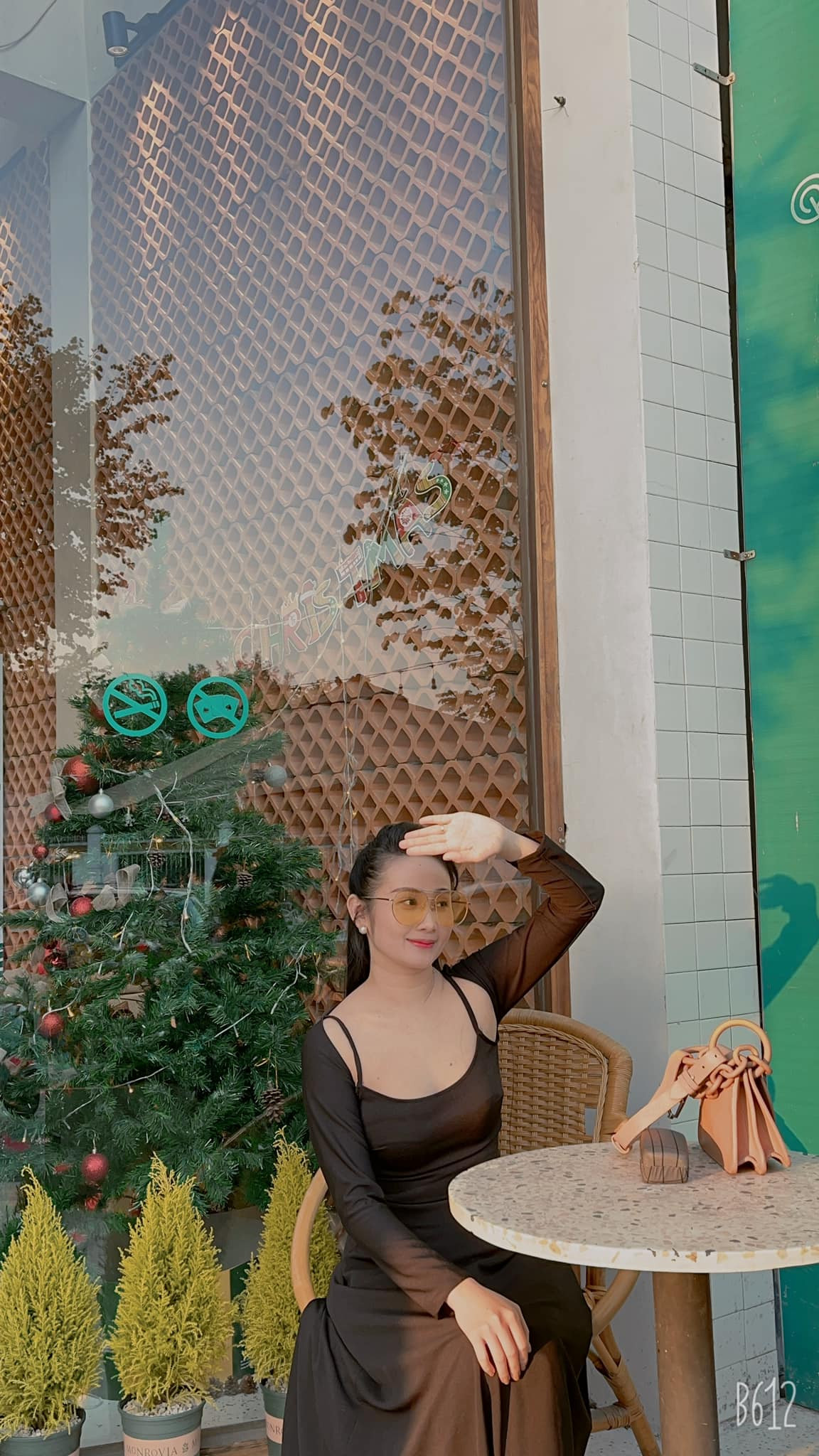 Theo chia sẻ của bà mẹ trẻ, em bé hiện rất ngoan, được nhận xét giống bố nhiều hơn mẹ.