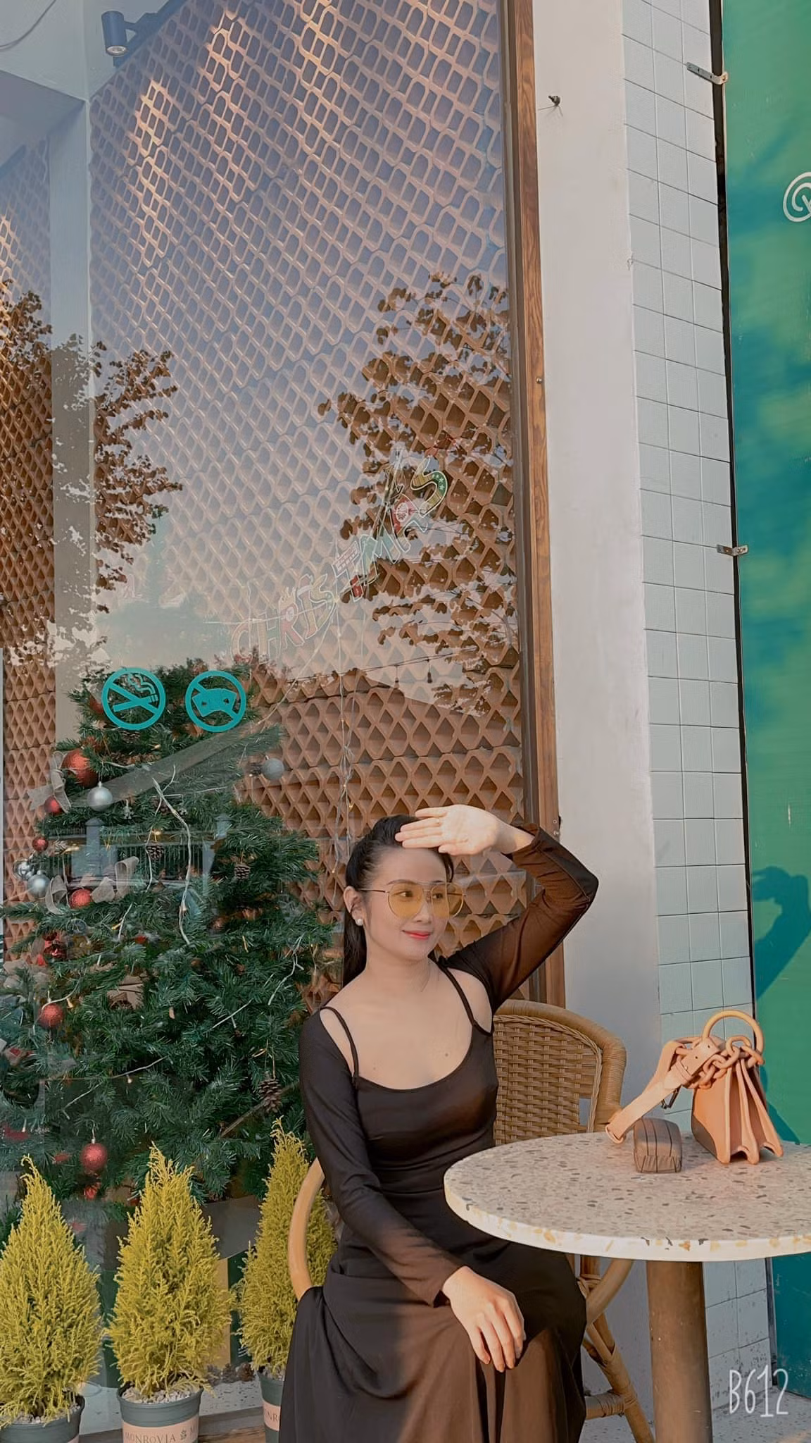 Theo chia sẻ của bà mẹ trẻ, em bé hiện rất ngoan, được nhận xét giống bố nhiều hơn mẹ.