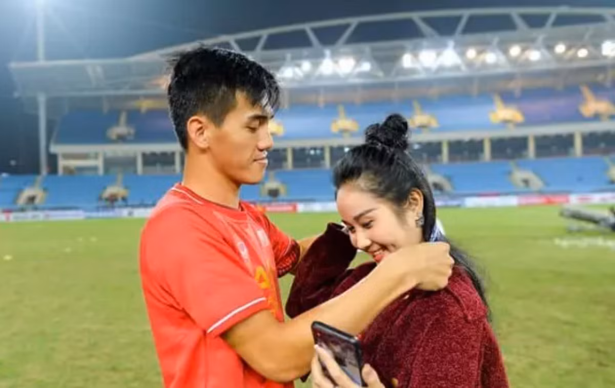 Tung cong khai hen ho Tien Linh, co giao day mua gio ra sao?