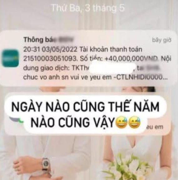 Bên cạnh chuẩn bị bánh kém, vợ Nguyễn Thành Chung còn khoe được anh xã chuyển vào tài khoản ''sương sương'' 40 triệu cùng lời nhắn: "Chúc vợ anh sinh nhật vui vẻ. Yêu em".
