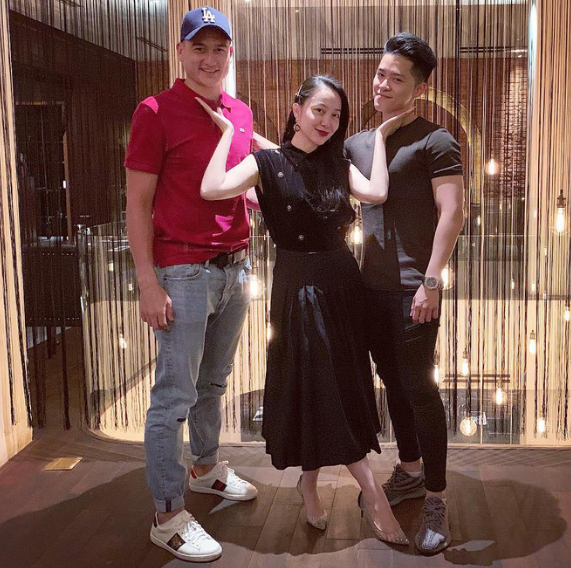 Lần hiếm hoi Lâm Tây diện món đồ đắt tiền là khi xuất hiện trên phố với chiếc túi Louis Vuitton có giá 920 USD (hơn 21 triệu đồng), hoặc đôi Sneakers New Ace đình đám của Gucci giá 650 USD (khoảng 15 triệu đồng).