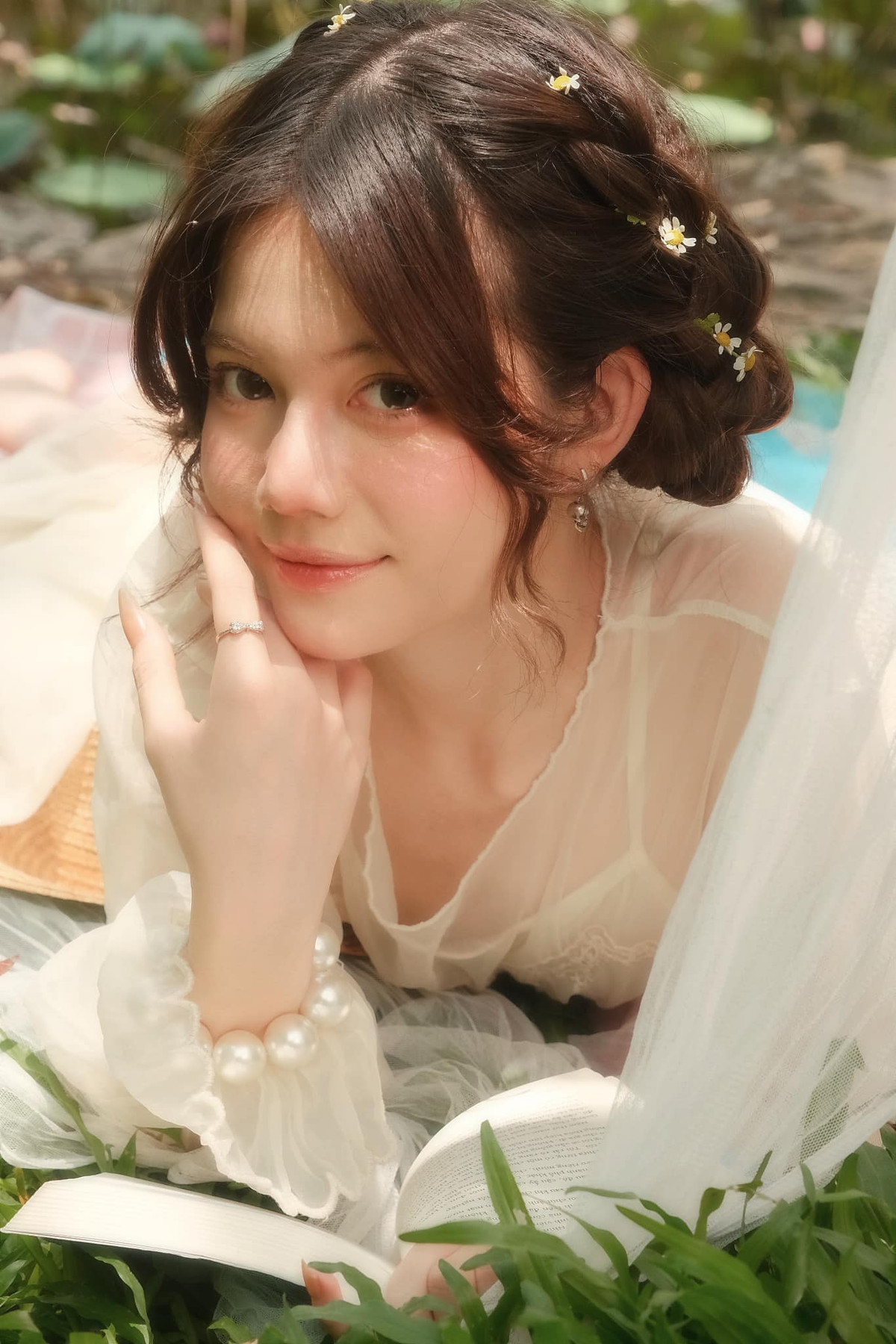 Minh Ngọc vốn xinh đẹp, nay càng trở nên ngọt ngào và tươi mới khi sắp bước đến tuổi 20.