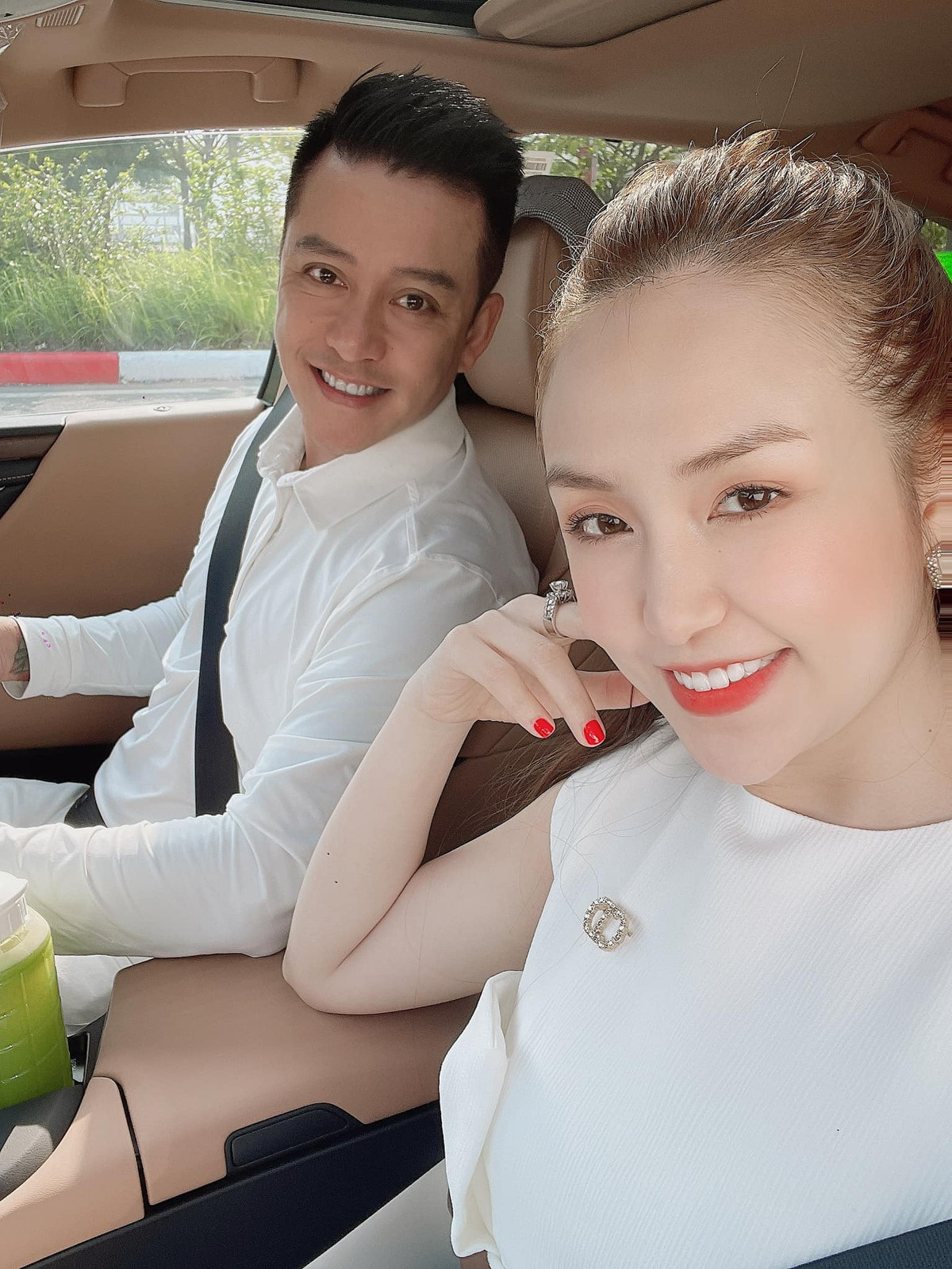 Hương Baby sinh năm 1991. Không chỉ được biết đến là hot girl Việt đời đầu cô còn là bà xã của nam ca sĩ Tuấn Hưng.