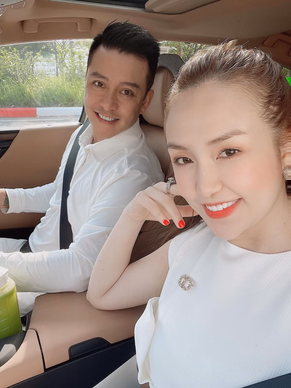 Hương Baby sinh năm 1991. Không chỉ được biết đến là hot girl Việt đời đầu cô còn là bà xã của nam ca sĩ Tuấn Hưng.